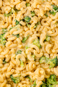 macaroni and cheese with broccoli